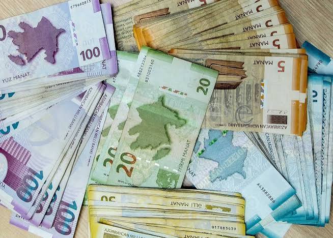 Azərbaycan büdcəsində 2,4 milyard manatlıq profisit yarandı