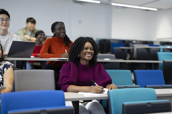 Britaniya universitetləri maliyyə böhranı ilə üzləşib